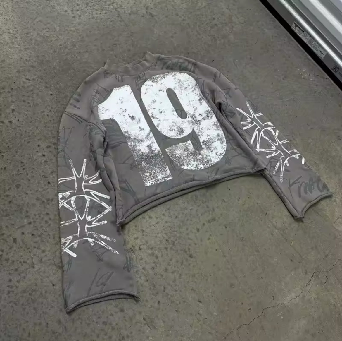 19 Longsleeve